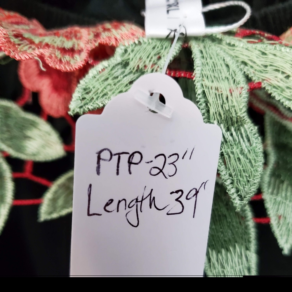 Rosegal Half-sleeve Black dress with Roses (read description) - Picture 8 of 9